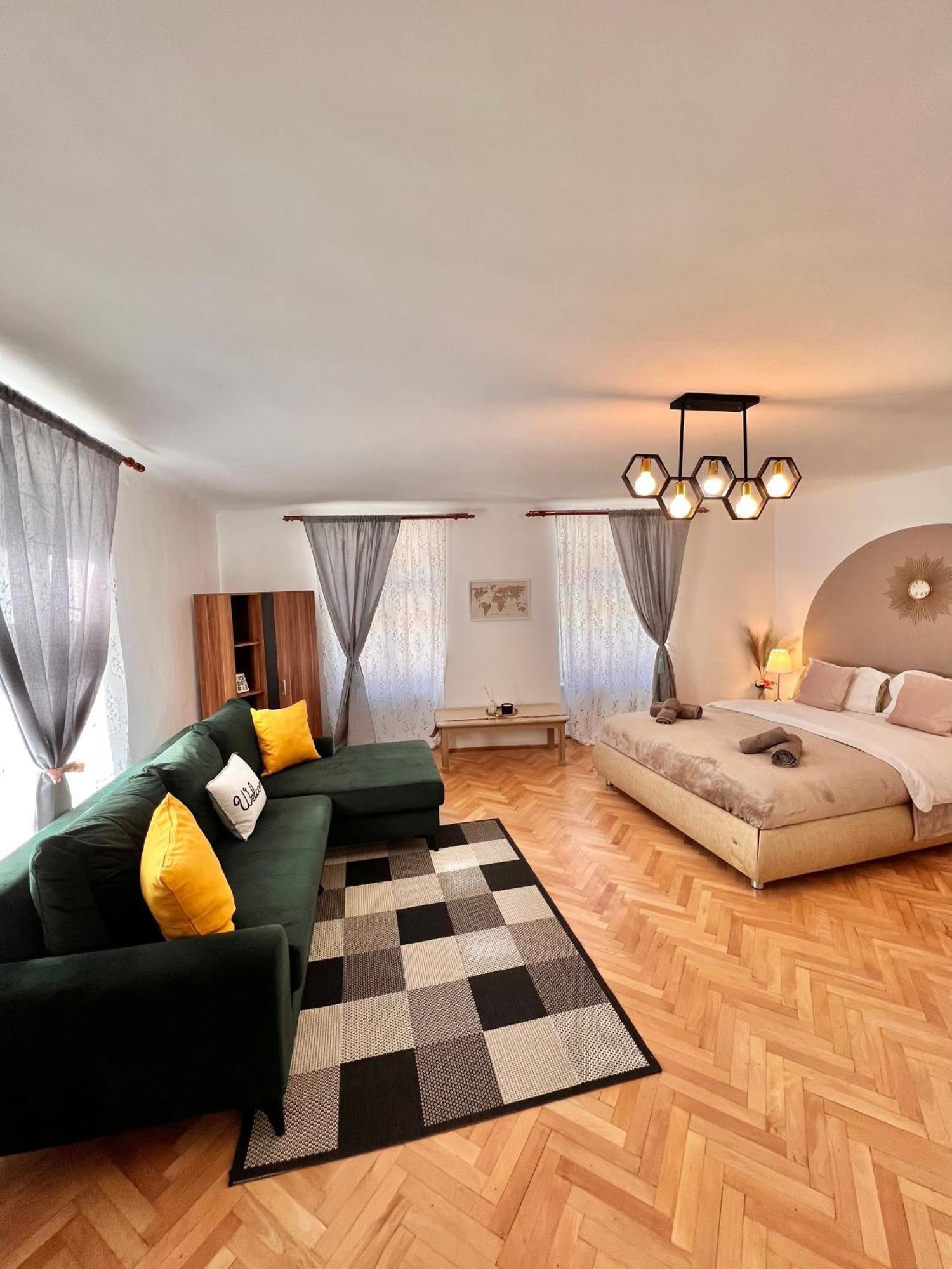 Old Town City Center Apartments Брашов Экстерьер фото