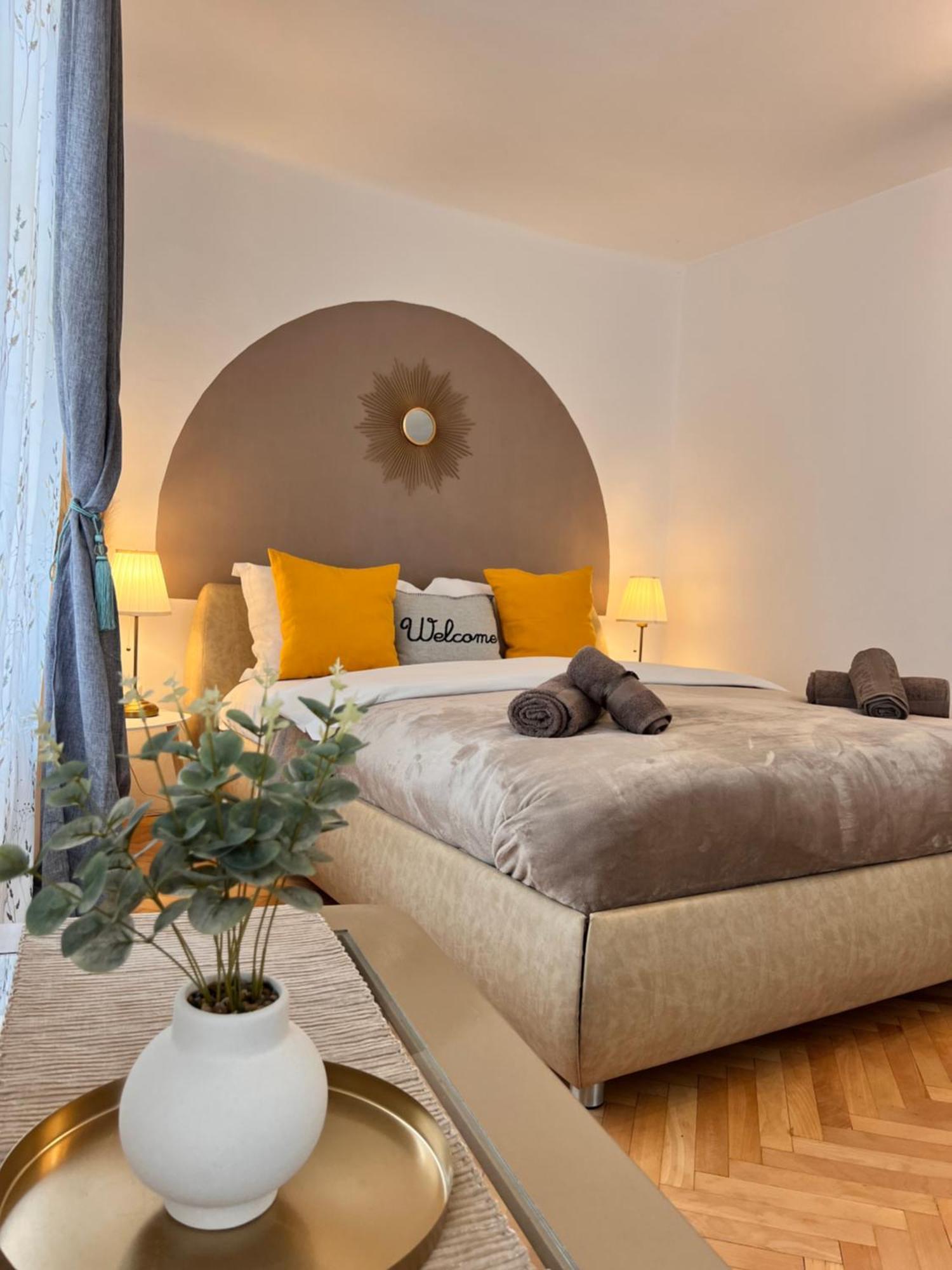 Old Town City Center Apartments Брашов Экстерьер фото