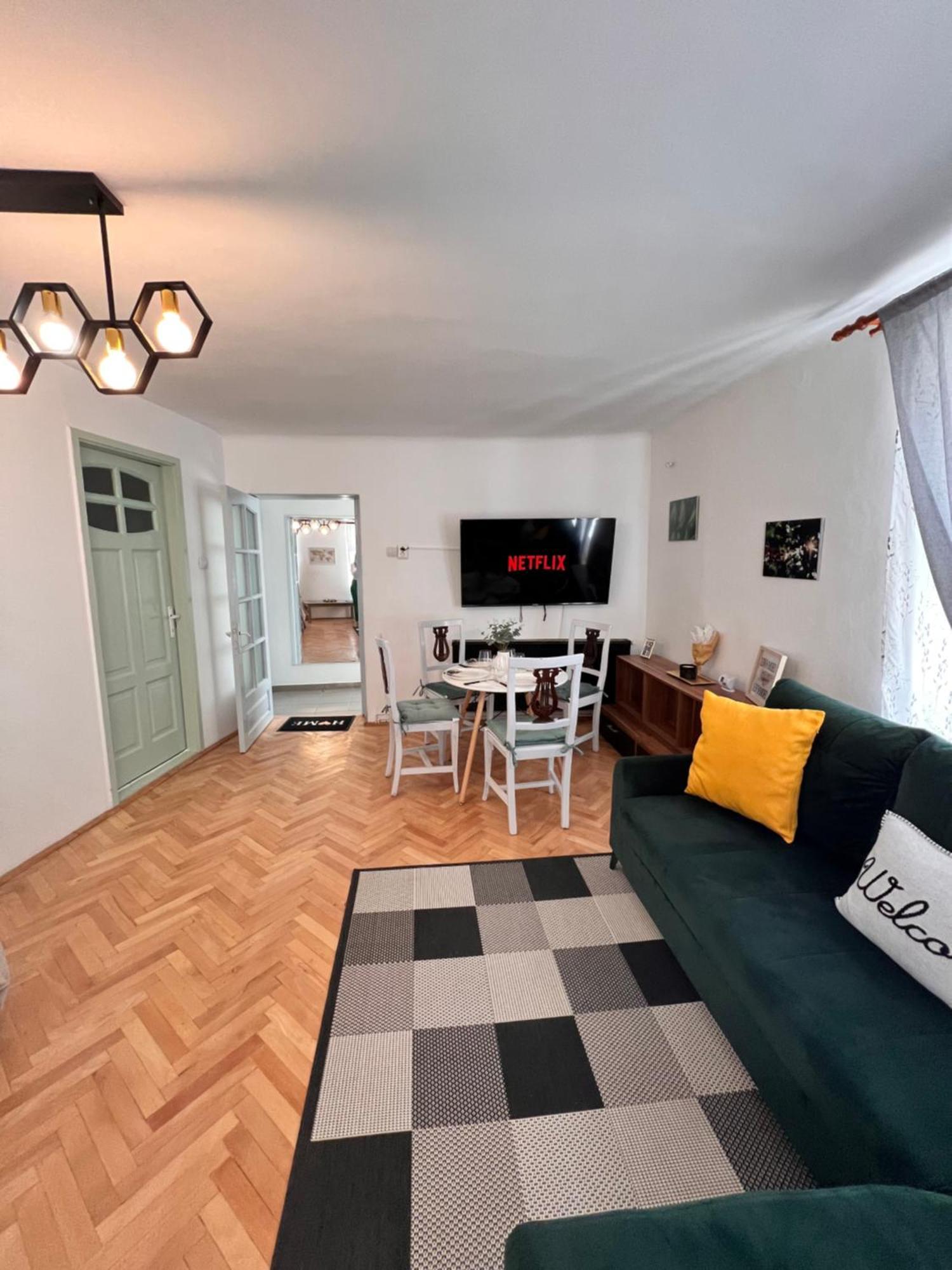 Old Town City Center Apartments Брашов Экстерьер фото