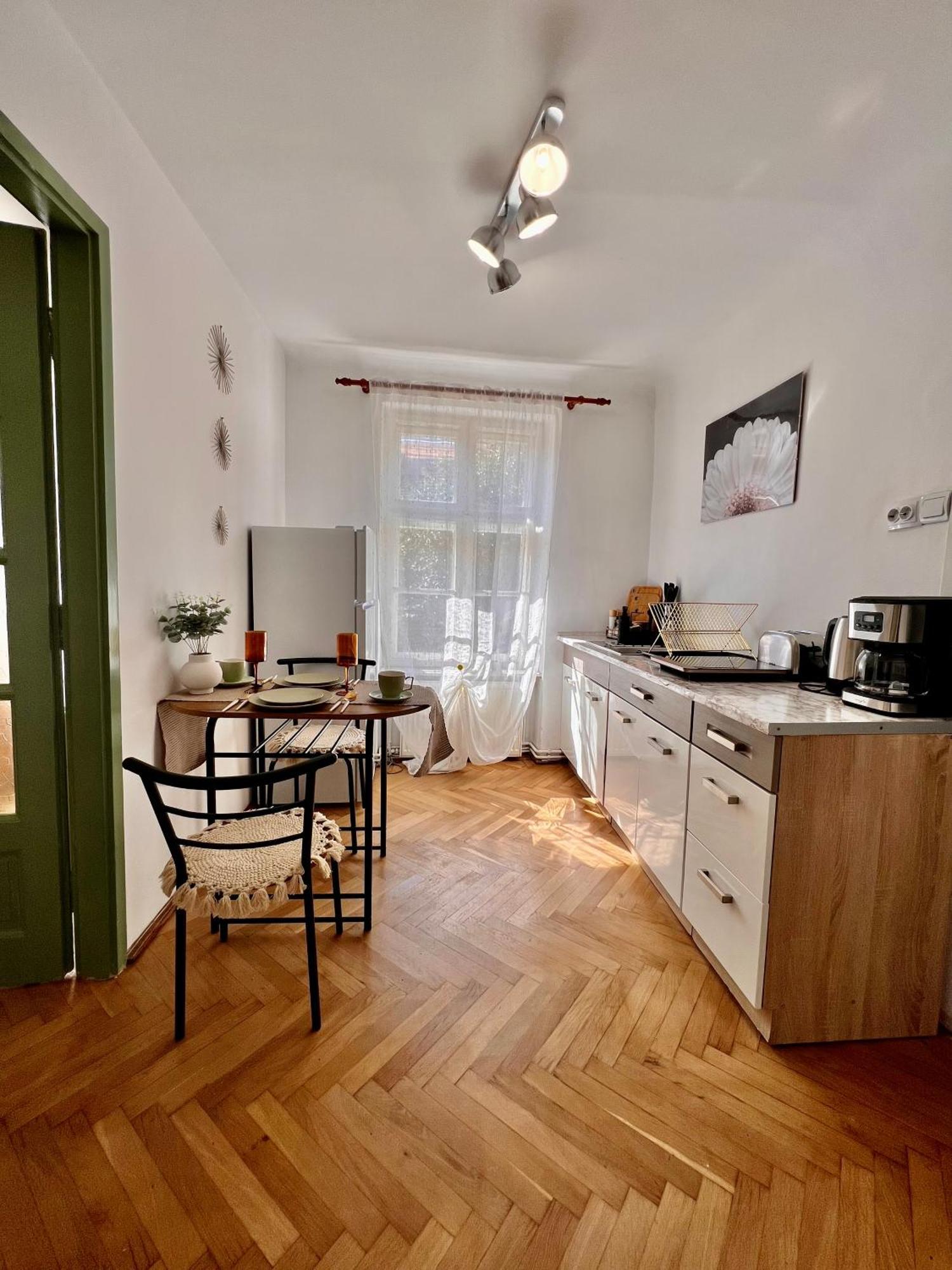 Old Town City Center Apartments Брашов Экстерьер фото