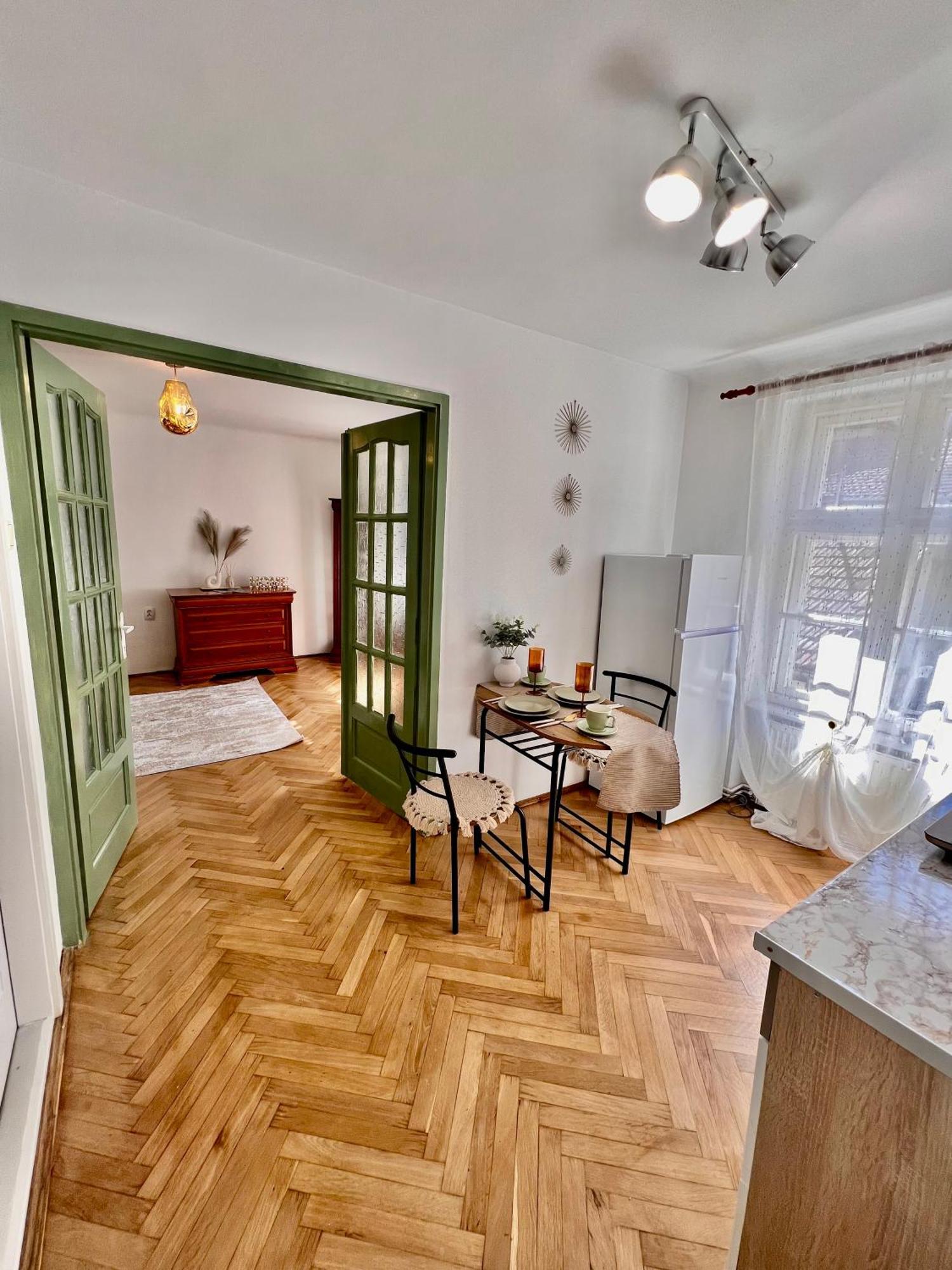 Old Town City Center Apartments Брашов Экстерьер фото