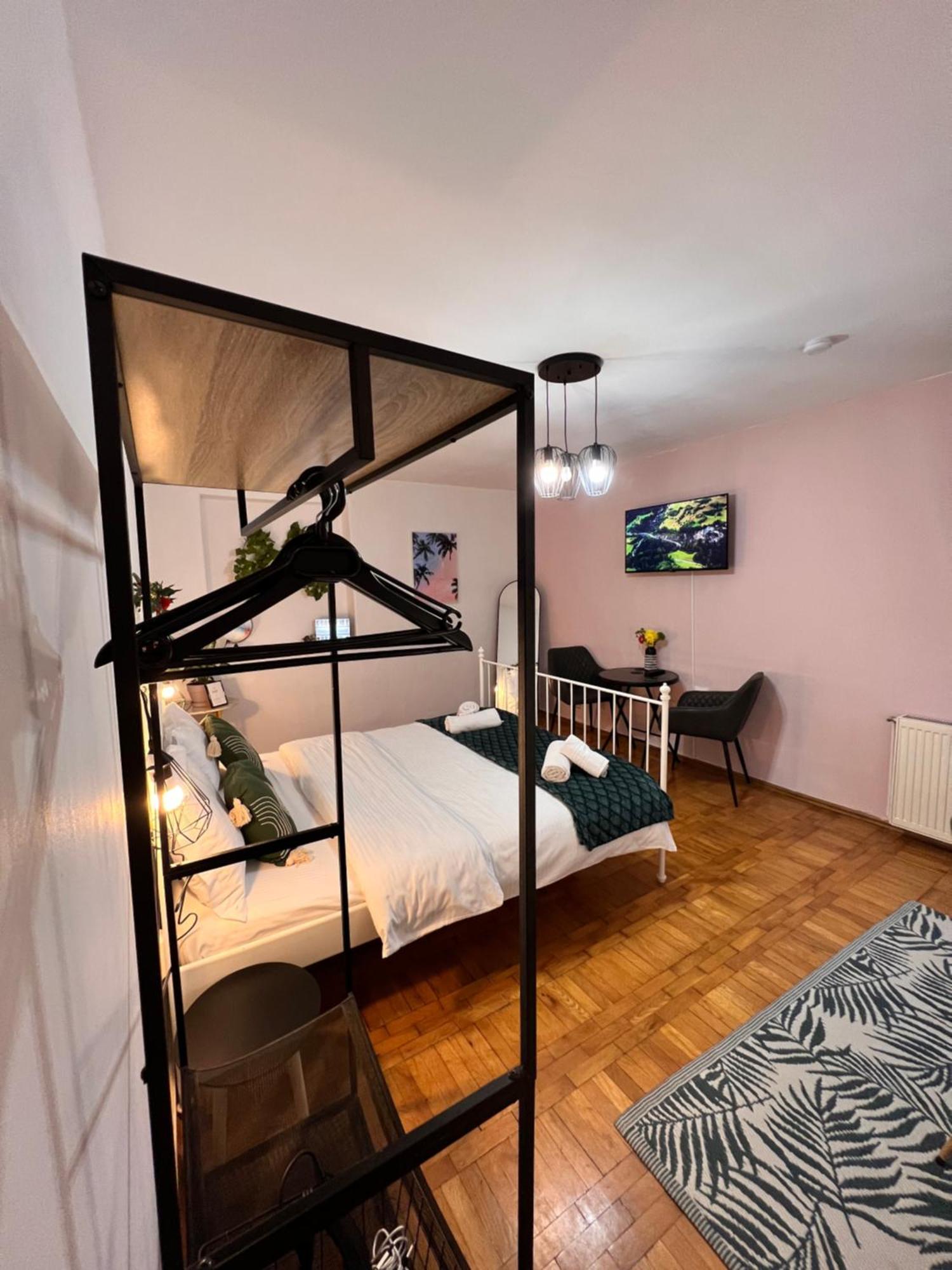 Old Town City Center Apartments Брашов Экстерьер фото