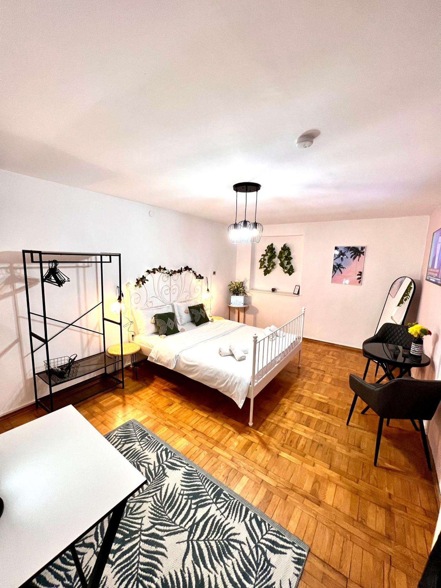 Old Town City Center Apartments Брашов Экстерьер фото