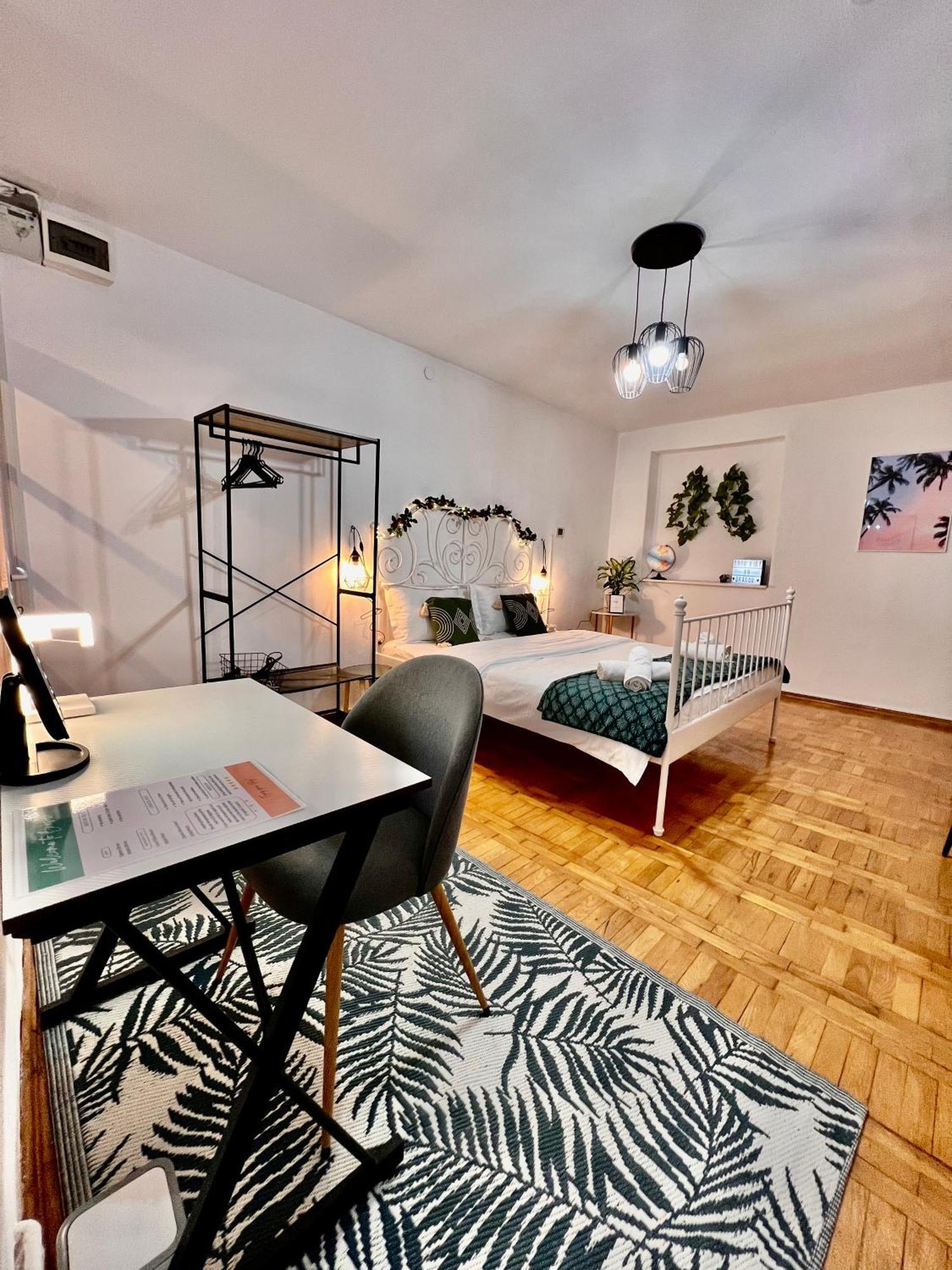 Old Town City Center Apartments Брашов Экстерьер фото